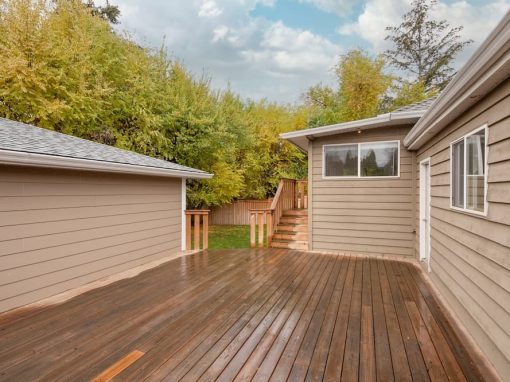 Mountainview empty back deck