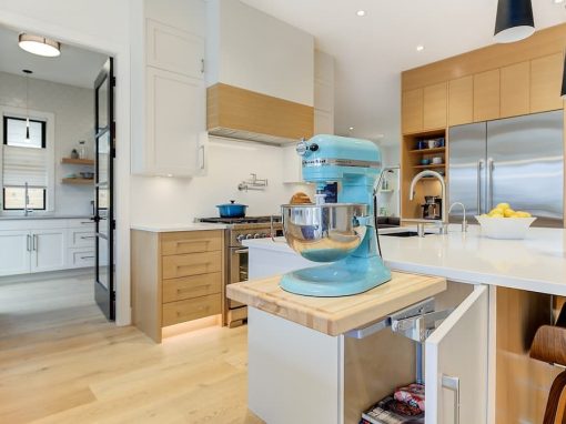 Cadder kitchen with popup table