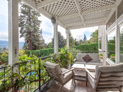 Alameda STR back deck overlooking pool