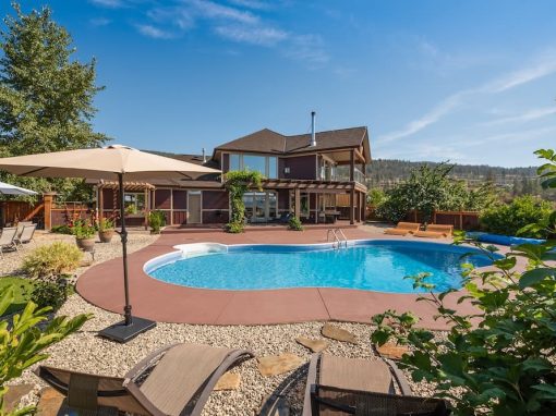 Anderson Road STR large backyard with pool