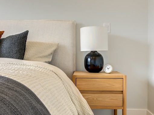 Carnoustie bedding lamp side table