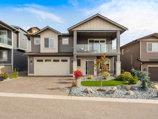 Foxtail front entrance with putting green