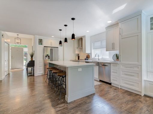 Shannon Ridge white kitchen with barstools